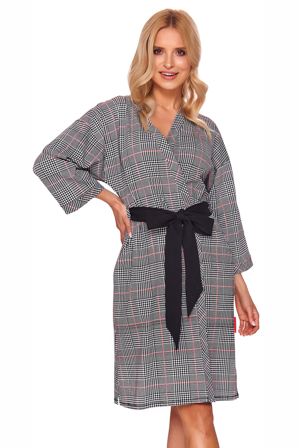 Элегантный халат-кимоно свободного силуэта выполнен из хлопкового полотна высшего качества фото