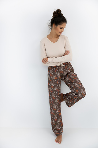 Повседневная пижама Shelby с прямыми брюками и однотонным лонгсливом. Лонгслив с v-образным вырезом