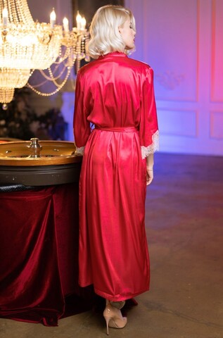 Длинный халат Mia-Amore с широкими рукавами длиной 3/4 выполнен из искусственного шелка рубинового