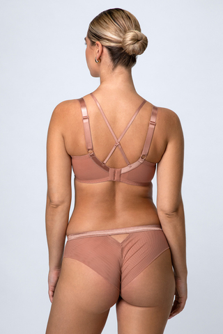 Кружевные трусики-бразилиана Chiara цвета кофе. Выполнены из эластичной сетки и ажурного кружева. Ла