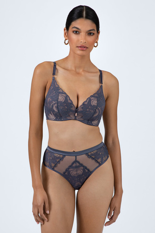 Высокие трусики-стринги Luce Viola. Выполнены из гладкого эластичного материала, эластичной сетки и