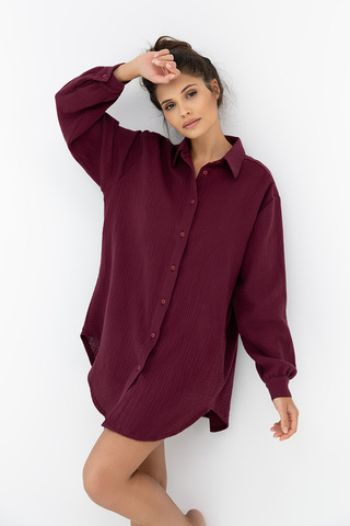 Короткая сорочка рубашечного типа Ivory необычного винного оттенка. Изделие на пуговицах, с фигурным