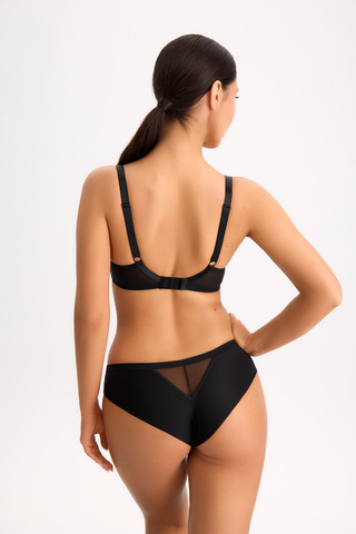 Черные трусики-бразилиана из линейки Black Diamond. Красивые и элегантные бразилиана изящно подчерки