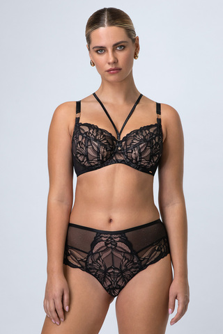 Сорочка Candy черного цвета с короткими рукавами. Длина выше колен, под грудью резинка. Верх украшен