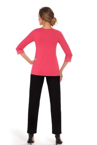 Пижама Sandra pyjamas состоит из кофты кораллового цвета с рукавом 3/4 и штанов