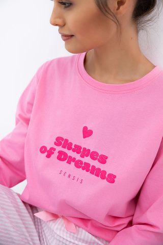 Повседневная пижама Malaya состоит из свободных брюк в полоску и однотонного лонгслива с милой надпи