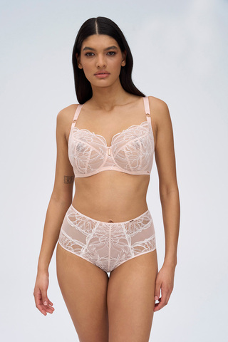 Нежные трусики-слип Fizzy Delight с завышенной посадкой и широким бочком. Цветочное кружево декориро