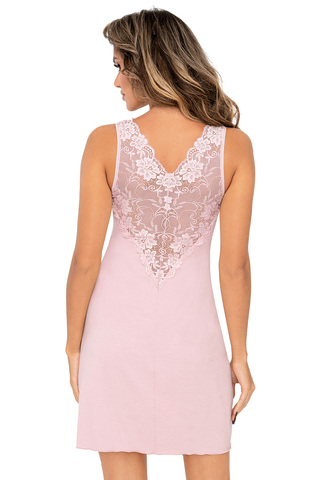 Изящная сорочка Kristina пудрового розового цвета с кружевными широкими бретелями и чашками. Длина в